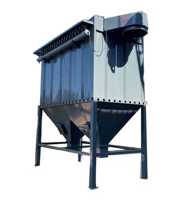 시멘트 공장의 큰 실로의 꼭대기에 800kg 가구 먼지 수집기