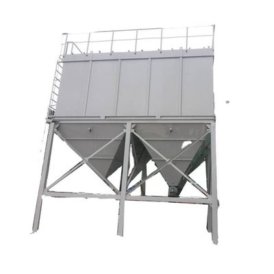 시멘트 공장의 큰 실로의 꼭대기에 800kg 가구 먼지 수집기